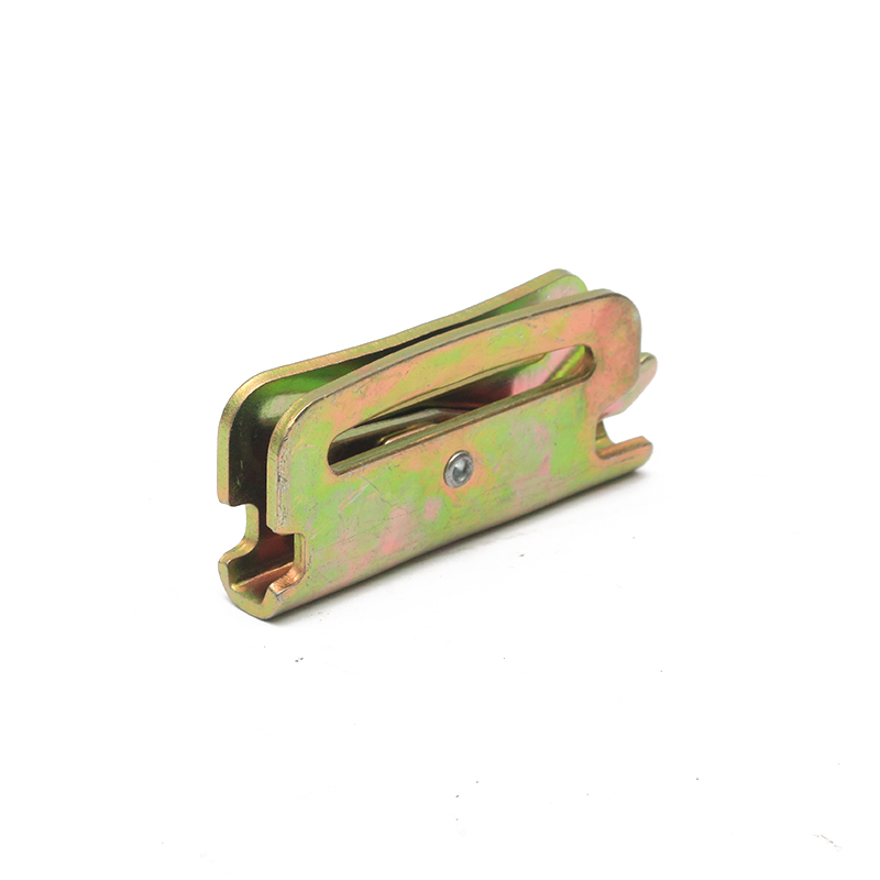 E spormontering av holder for lastekontrolltrådkrok